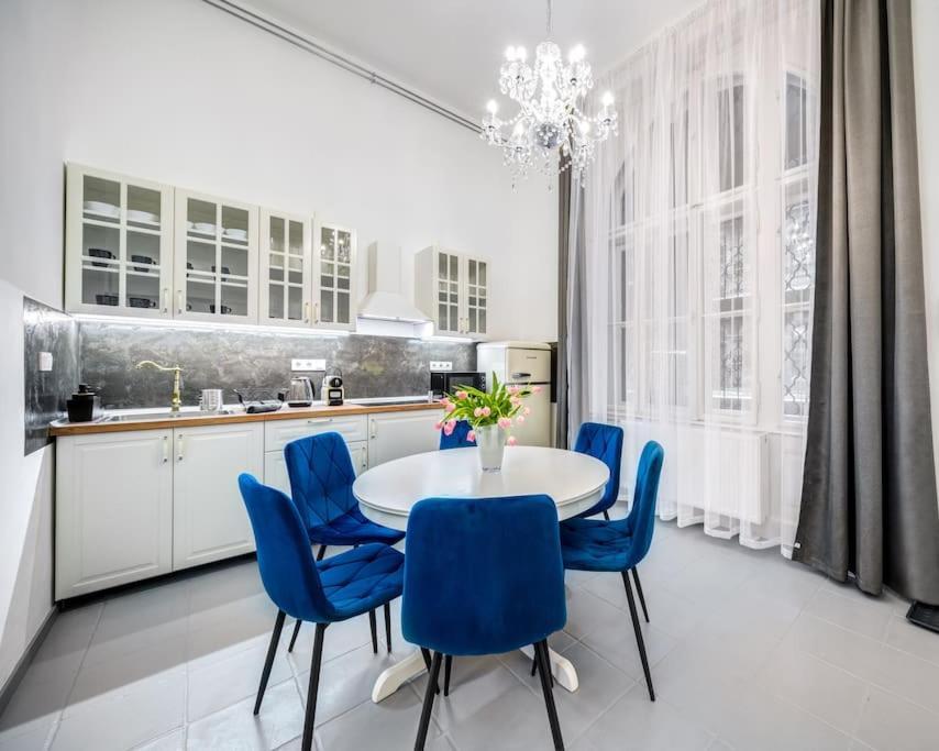 Andrassy Grandeur With Indoor Parking Apartment Budapest Exterior photo
